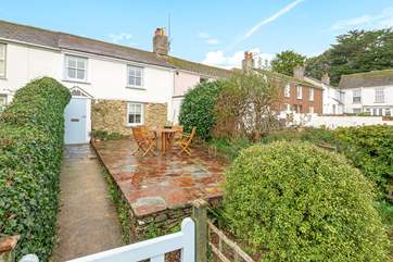 Little Mariners is a traditional fisherman's cottage, located just a short stroll from the harbour at St Mawes.