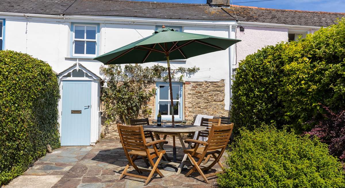 Little Mariners is a traditional fisherman's cottage, located just a short stroll from the harbour at St Mawes.