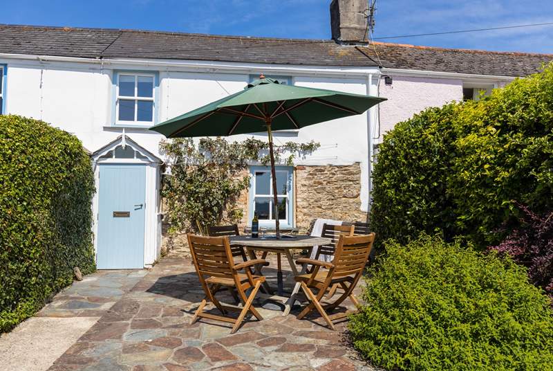Little Mariners is a traditional fisherman's cottage, located just a short stroll from the harbour at St Mawes.