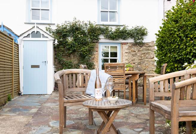 Little Mariners is a traditional fisherman's cottage, located just a short stroll from the harbour at St Mawes.