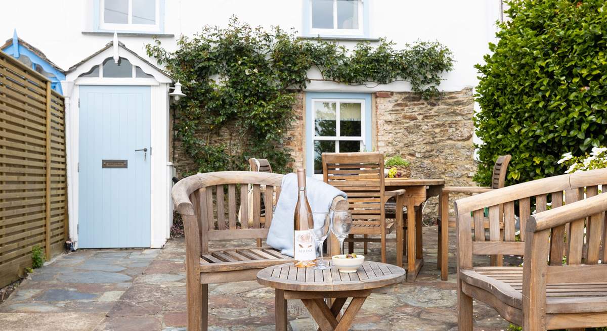 Little Mariners is a traditional fisherman's cottage, located just a short stroll from the harbour at St Mawes.