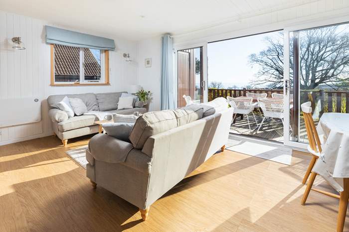 Walnut Tree Lodge is a 3 bedroom cottage with sea views in Portscatho, South Cornwall.