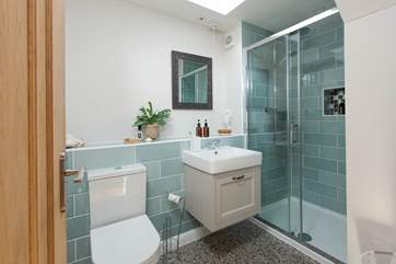 The en suite shower-room.
