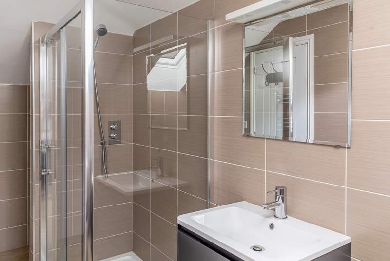 The family bathroom is shared between the two twin bedrooms.