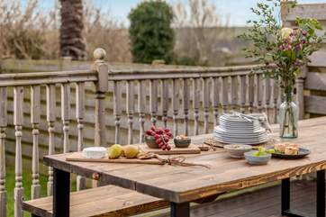 Al fresco dining, it's what holidays are all about.
