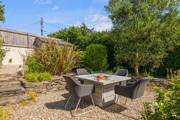 Enjoy a spot of al fresco dining in the sun.