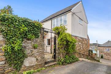 Lantern Cottage is nestled in the heart of fabulous Totnes.
