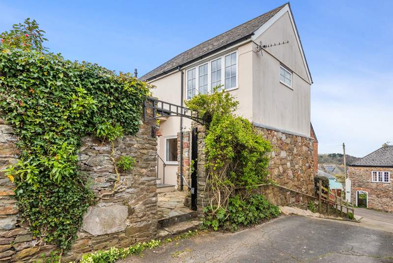 Lantern Cottage is nestled in the heart of fabulous Totnes.