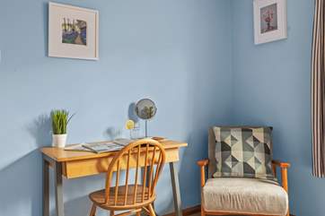 Lovely area for relaxing in or getting ready for the evening's dinner date.