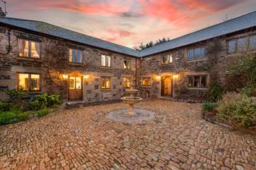 Lovely semi-detached The Mews Manor is a stunning holiday home, perfect for extended family or a group of friends.