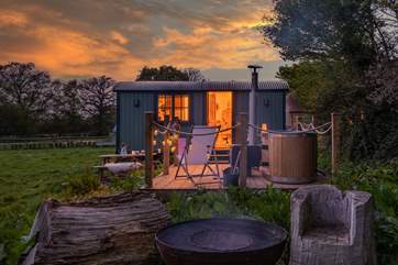 Unwind around the glow of the fire pit and sink into the romantic ambience.