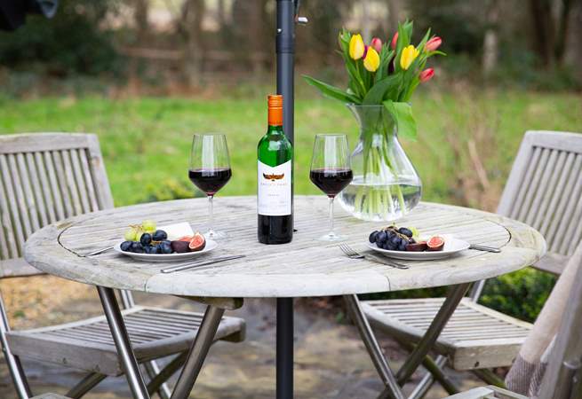 Holidays are made for al fresco dining.