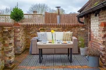 A quiet corner for a holiday treat, perfect!