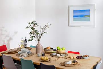 The dining room is a great sociable area.