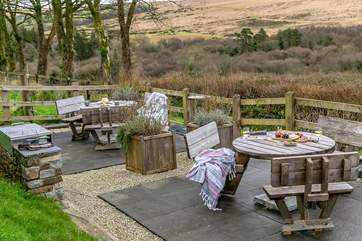 Enjoy the guests' garden whilst soaking in the view and meeting your neighbours as you cook up a holiday feast on the barbecue.