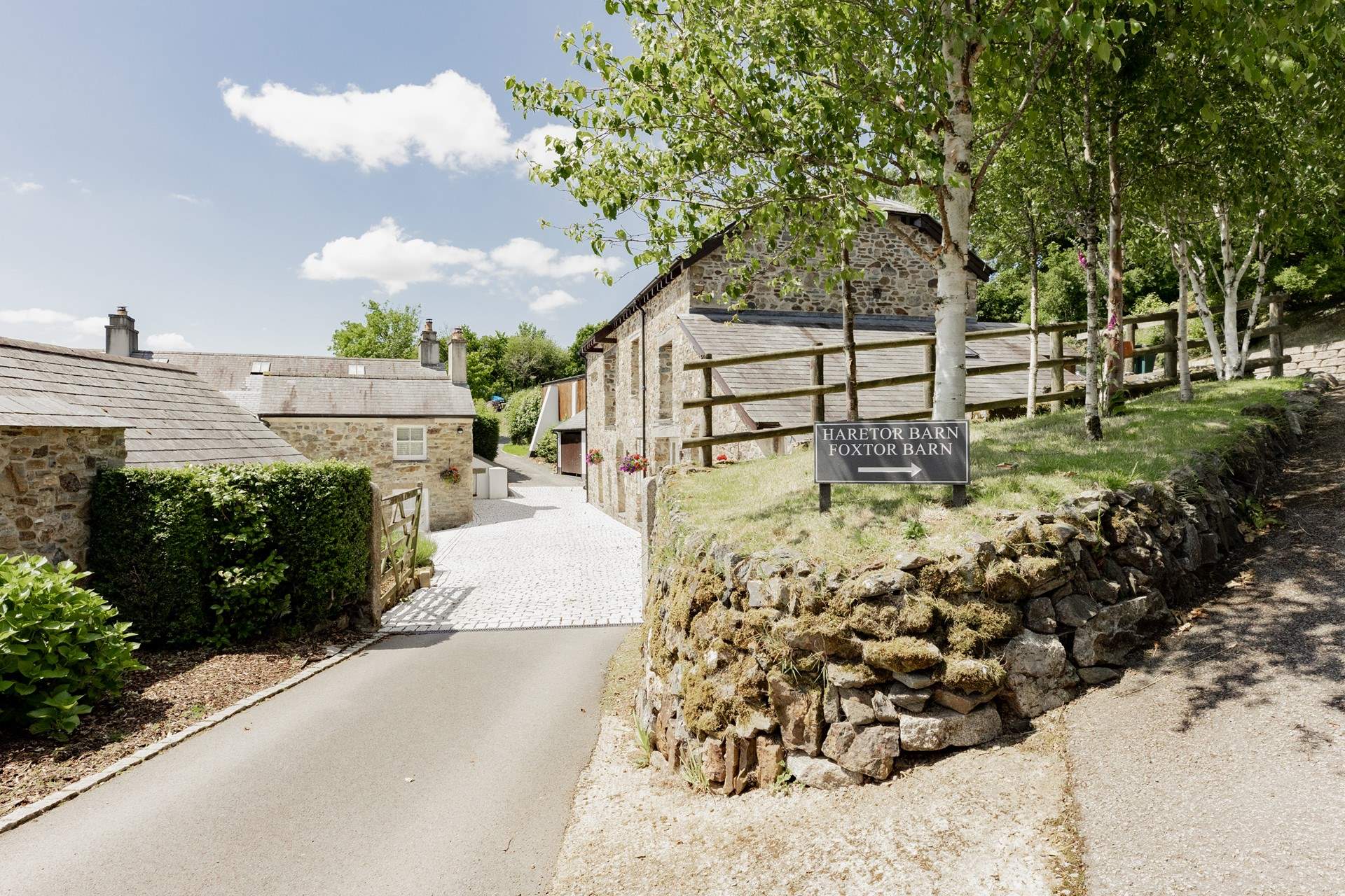 Haretor Barn is nestled in a beautiful rural spot.