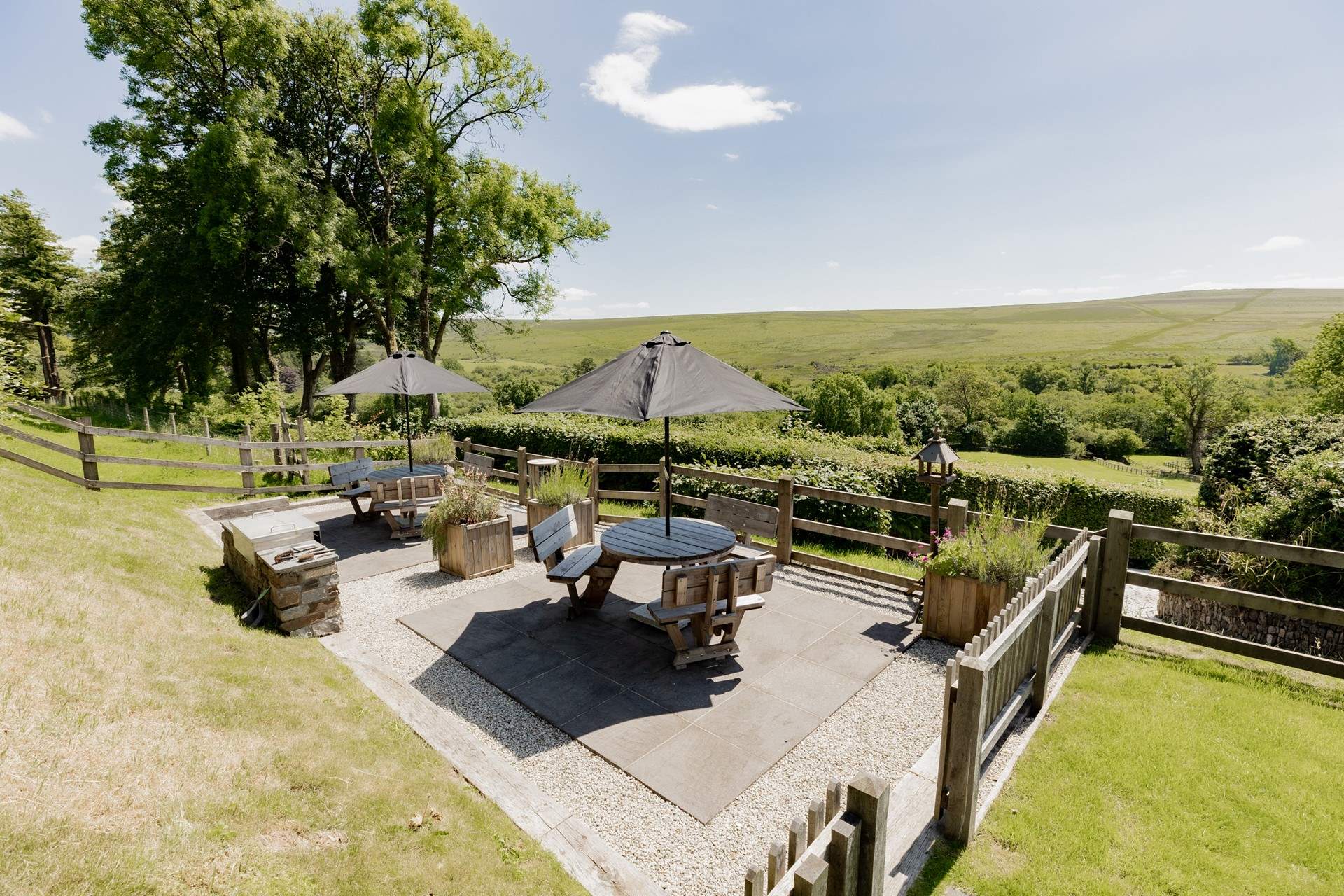 Enjoy the guests' garden whilst soaking in the view and meeting your neighbours as you cook up a holiday feast on the barbecue.
