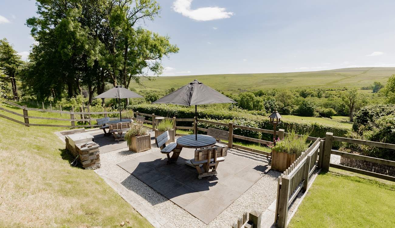 Enjoy the guests' garden whilst soaking in the view and meeting your neighbours as you cook up a holiday feast on the barbecue.