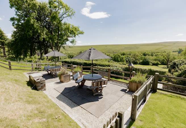 Enjoy the guests' garden whilst soaking in the view and meeting your neighbours as you cook up a holiday feast on the barbecue.
