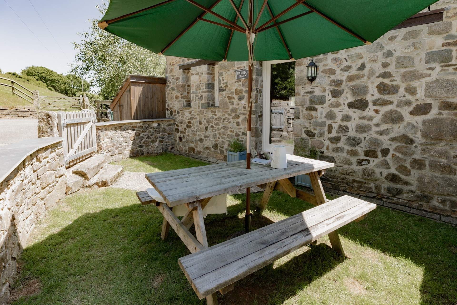 Haretor has a lovely little garden perfect for afternoon tea after a walk out across the moors.