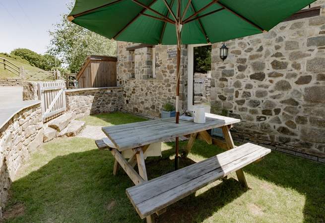 Haretor has a lovely little garden perfect for afternoon tea after a walk out across the moors.