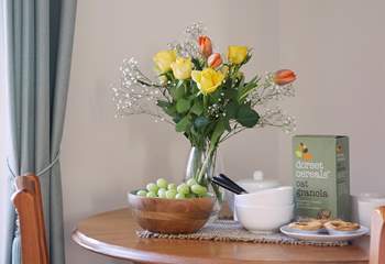 Breakfast time at the delightful dining area before heading out for a day at the beach.