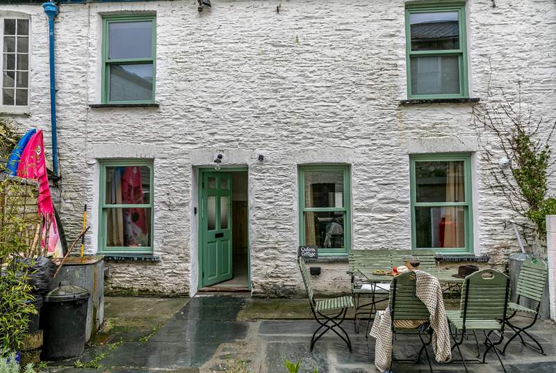Cadena Cottage is perfectly situated in the pretty riverside village of Calstock on the Cornwall/Devon border.