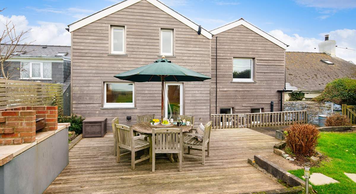 The outside space is a delight here, with large deck for al fresco dining, a huge lawned area overlooking surrounding countryside to the sea, and a fabulous summer house.