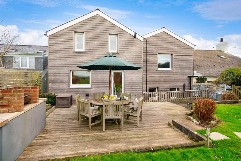 The outside space is a delight here, with large deck for al fresco dining, a huge lawned area overlooking surrounding countryside to the sea, and a fabulous summer house.