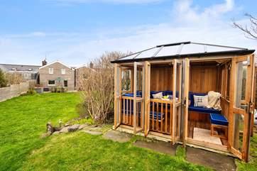 The summer-house is the perfect place for morning coffee, afternoon tea or an evening aperitif.
