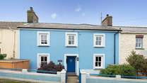 Welcome to Dedwyddfa (Happy Place), a gorgeous holiday home for families or a group of friends.