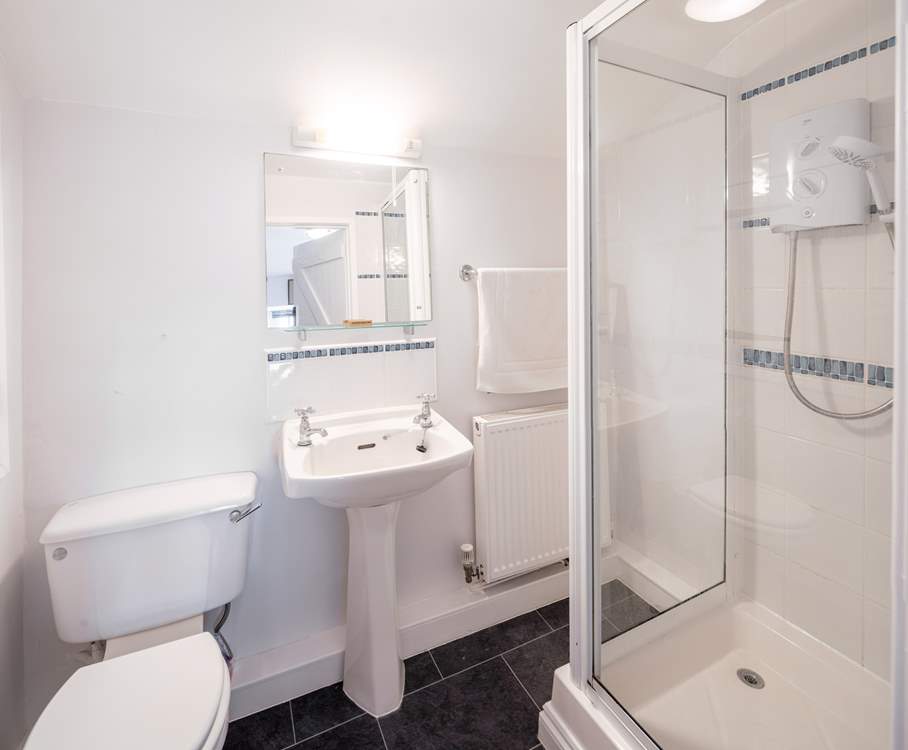 And this room also has an en suite shower-room so no queuing for a shower here.
