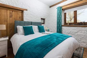 Feel cocooned in comfort, as you snuggle down in this cosy bedroom, which contains 'zip and link' beds that can make a double or twin bedroom.