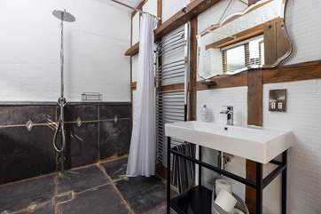What a gorgeous wet-room!