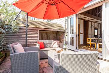 For a perfect evening, open the doors wide and step out into the lovely courtyard area. Sit, chat, laugh and watch the hours slip away.