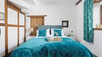 Feel cocooned in comfort, as you snuggle down in this cosy bedroom, which contains 'zip and link' beds that can make a double or twin bedroom.