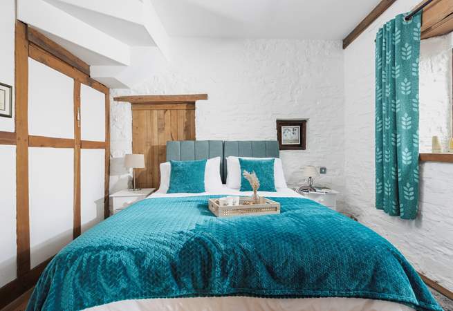 Feel cocooned in comfort, as you snuggle down in this cosy bedroom, which contains 'zip and link' beds that can make a double or twin bedroom.