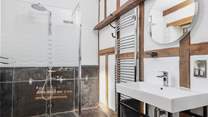 What a gorgeous wet-room!