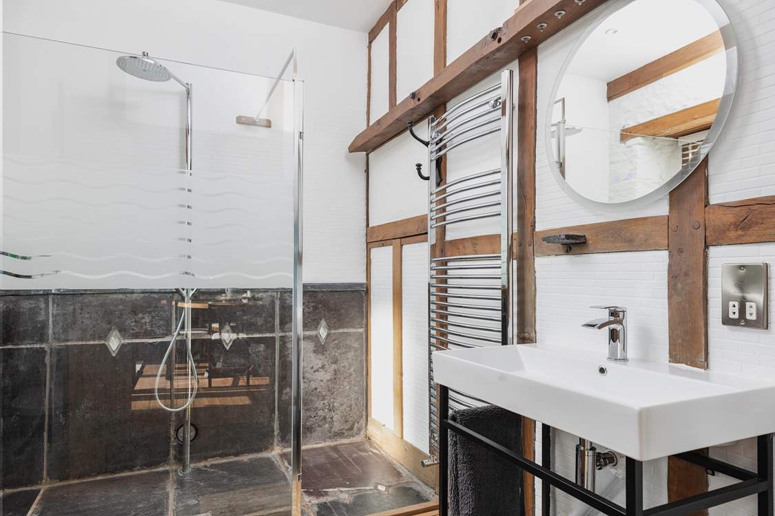 What a gorgeous wet-room!