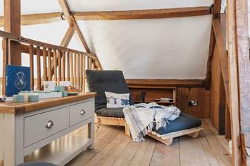 If you want to spend some time alone, you can always climb the staircase to the snug and marvel at the minstrels' gallery.