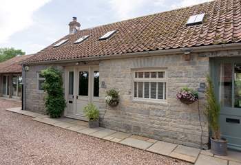 The Minstrels sister property, The Smithy, is just beyond to the left