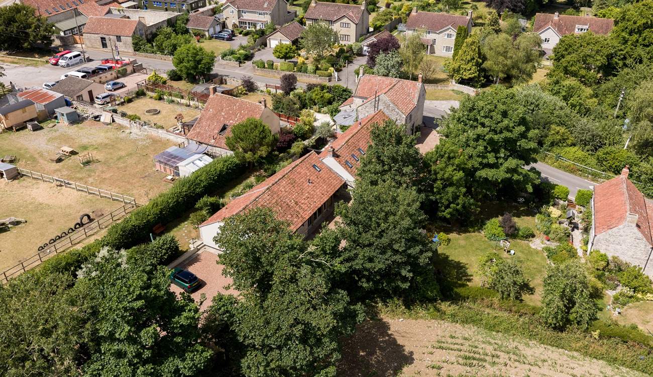 A sense of scale of the main house, The Minstrels and The Smithy