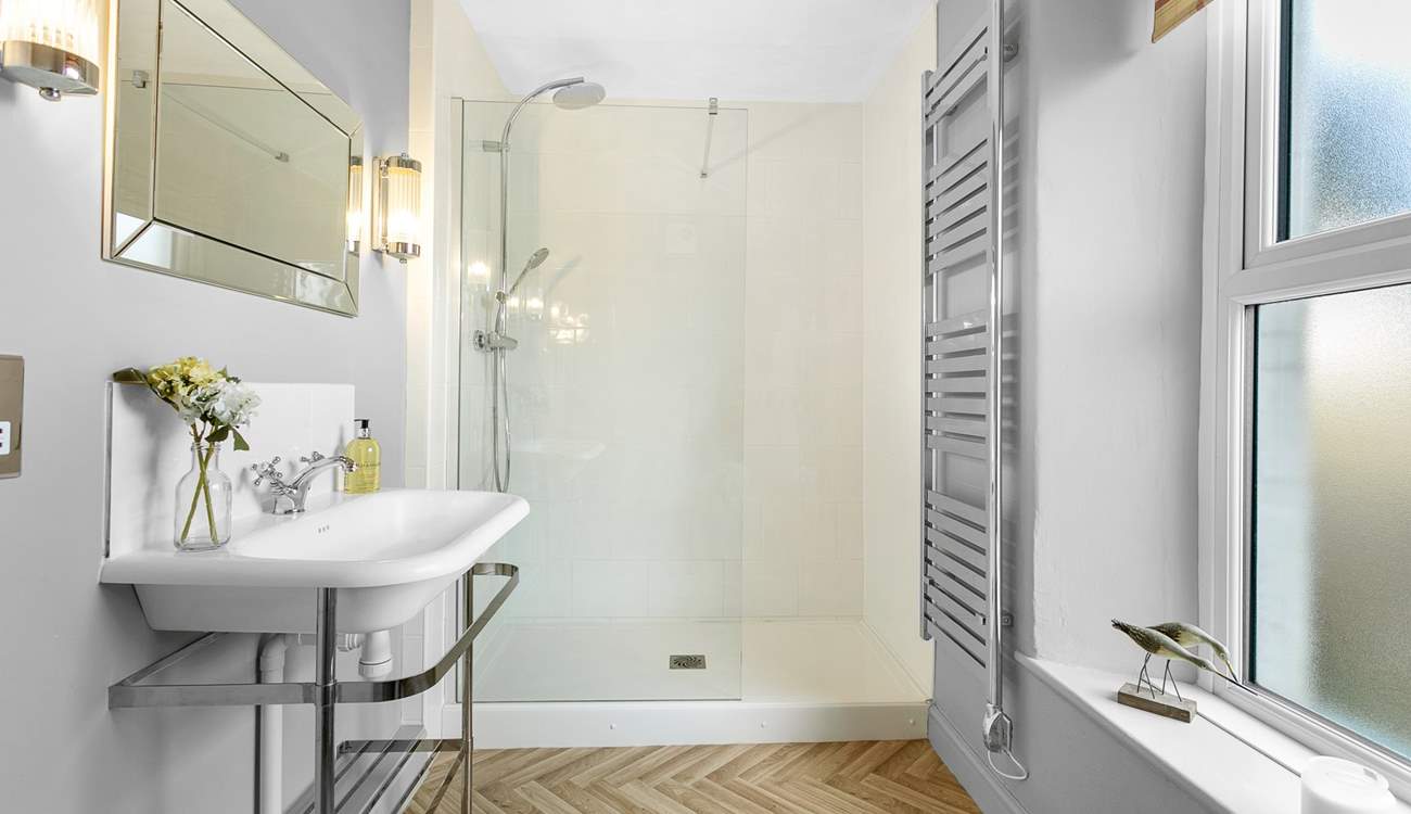 The spacious shower.