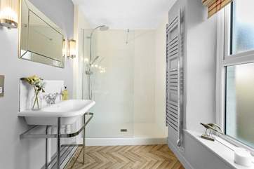 The spacious shower.