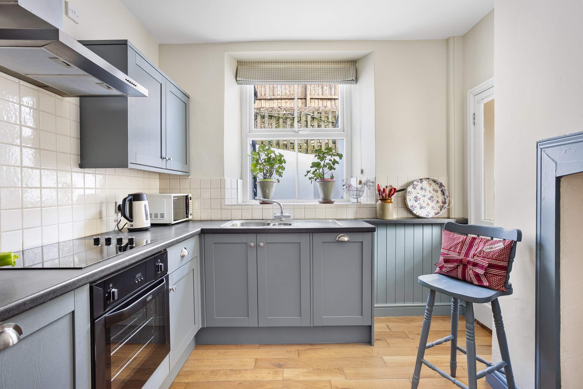 Fully equipped and ready for a family feast to be whipped up. 