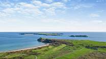 Stunning views, so close to Penally Beach. Gaze across  to enchanting Caldey Island. 