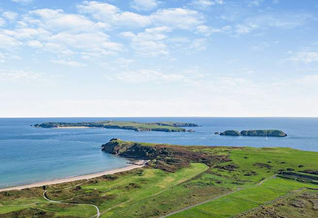 Stunning views, so close to Penally Beach. Gaze across  to enchanting Caldey Island. 
