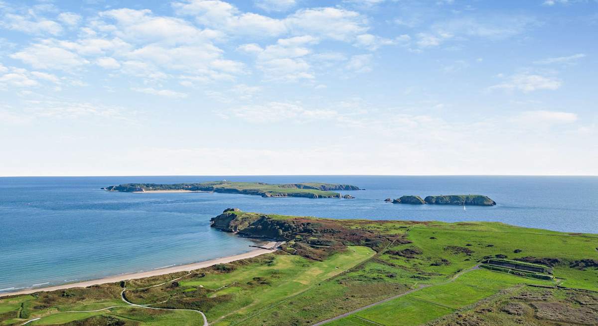 Stunning views, so close to Penally Beach. Gaze across  to enchanting Caldey Island. 