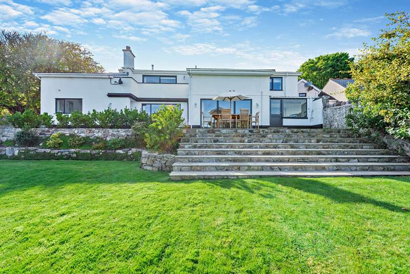  Stunning views, lovely large lawned rear garden and sunny patio. Stroll to nearby Penally beach and across South Beach into Tenby. 