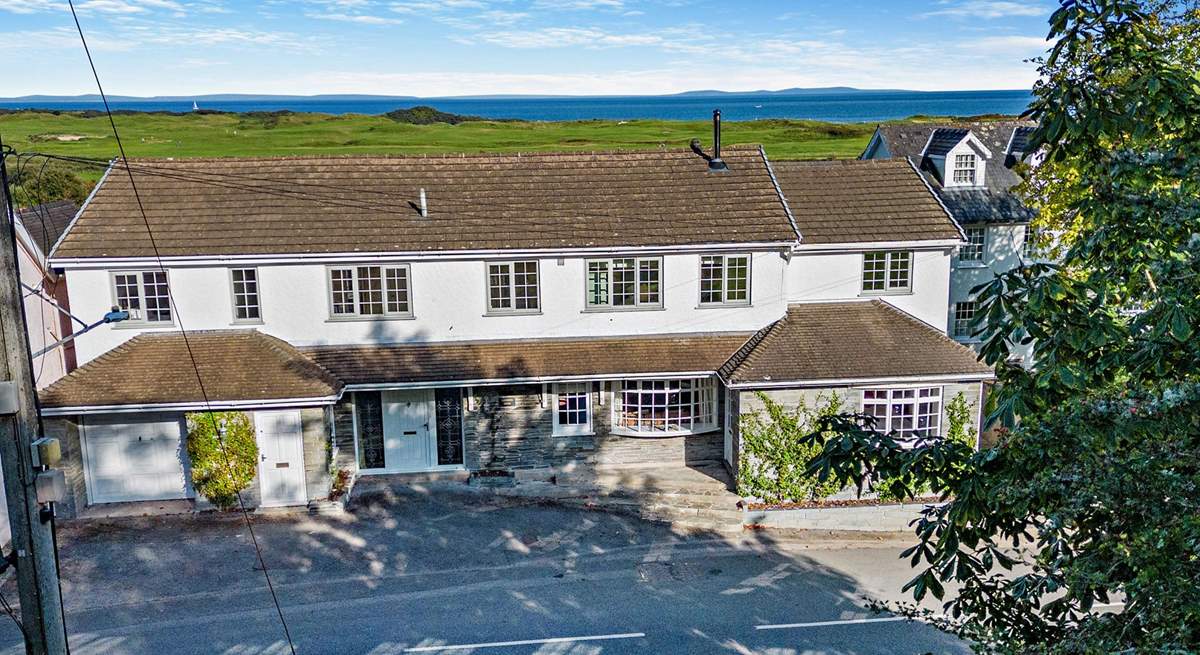 Fabulous Landsker House, nestling in a peaceful corner of the sleepy village of Penally. Take in the  breathtaking views of the Gower peninsula and the gorgeous historic town of Tenby in the distance.